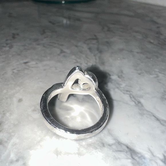 Tiffany & Co. Paloma Picasso Crossed Heart Ring Sterling Silver, Vintage 90’s🖤 - Picture 7 of 10